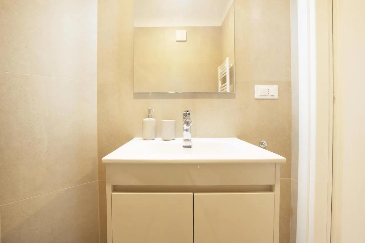 מילאנו Central Station Design Apartment 0*,